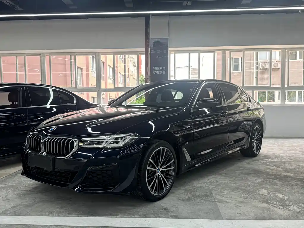 BMW 5 Series 2022 530Li Leading M Sports Package купить на сайте DeffCars