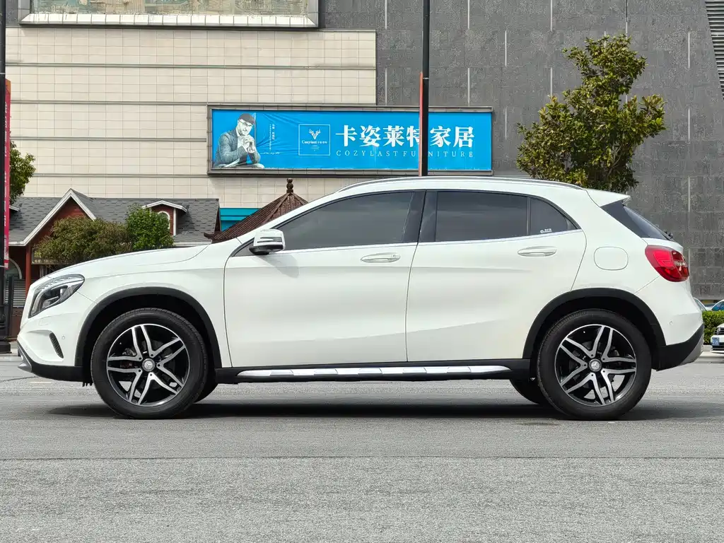 Mercedes-Benz GLA 2017 GLA 200 Fashion Model купить на сайте DeffCars