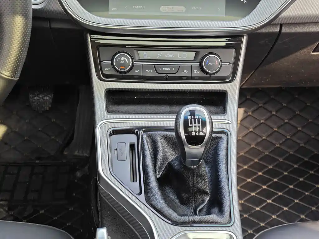Emgrand GL 2018 1.8L manual elite smart connected model купить на сайте DeffCars
