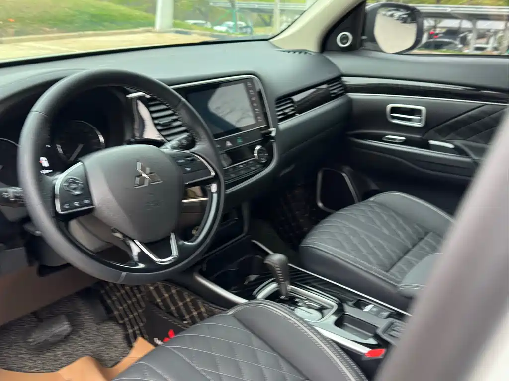 Outlander 2021 2.0L 2WD Enjoy Edition 5 seats купить на сайте DeffCars
