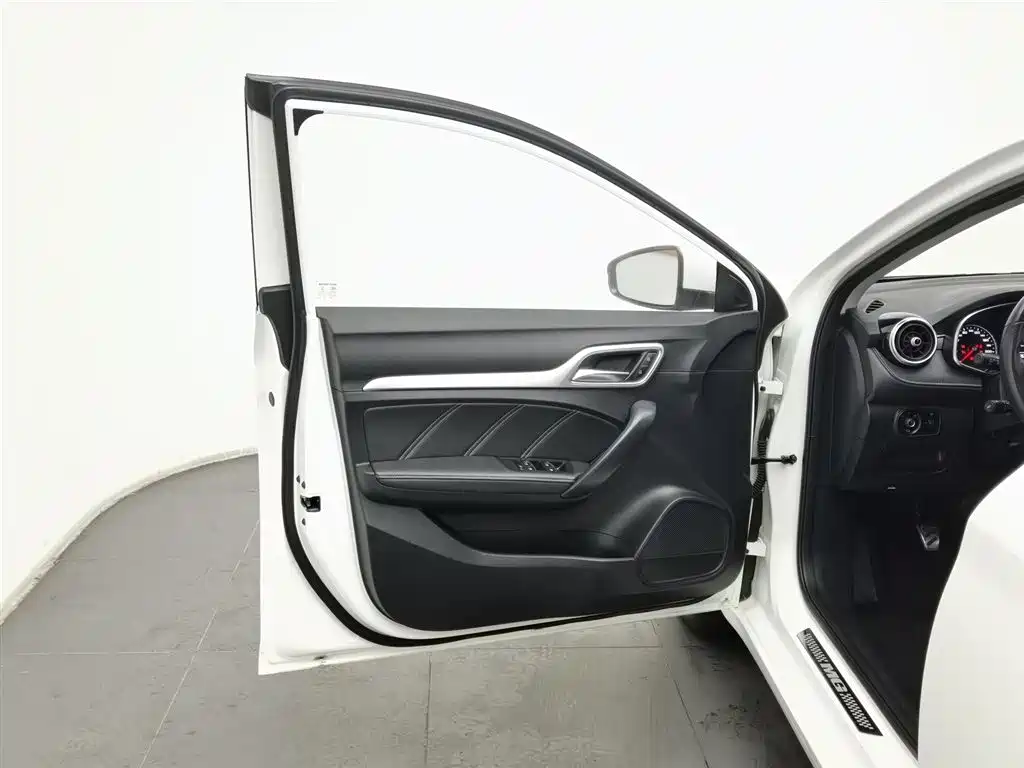 MG6 2017 20T Manual Luxury Smart Connected Edition National V купить на сайте DeffCars