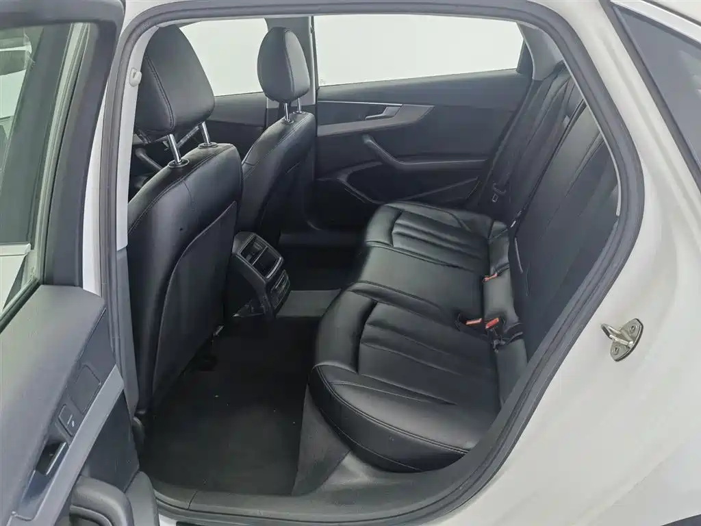 Audi A4L 2018 30th Anniversary Model 40 TFSI Enterprising купить на сайте DeffCars