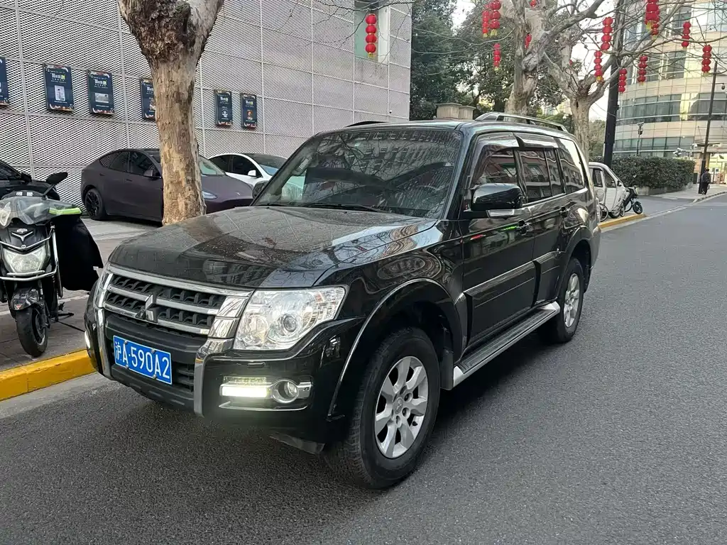 Pajero (imported) 2019 3.0L automatic standard version купить на сайте DeffCars