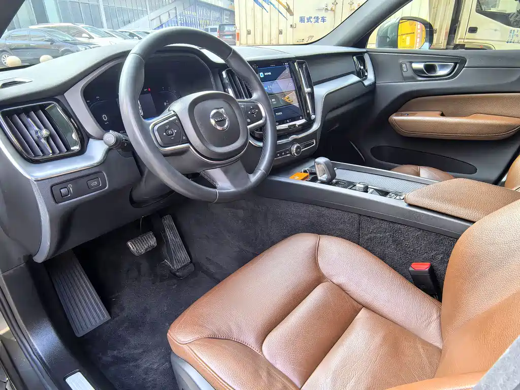 Volvo XC60 2022 B5 four-wheel drive Zhiyi Luxury Edition купить на сайте DeffCars