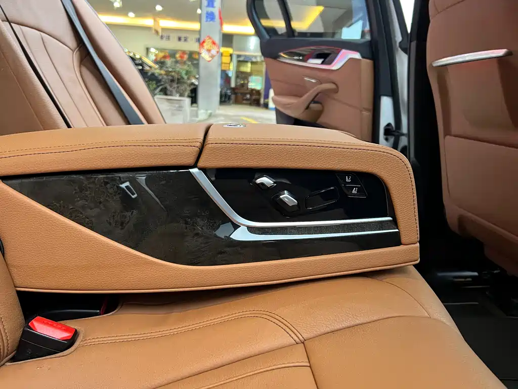 BMW 5 Series 2020 530Li Leading M Sports Package купить на сайте DeffCars