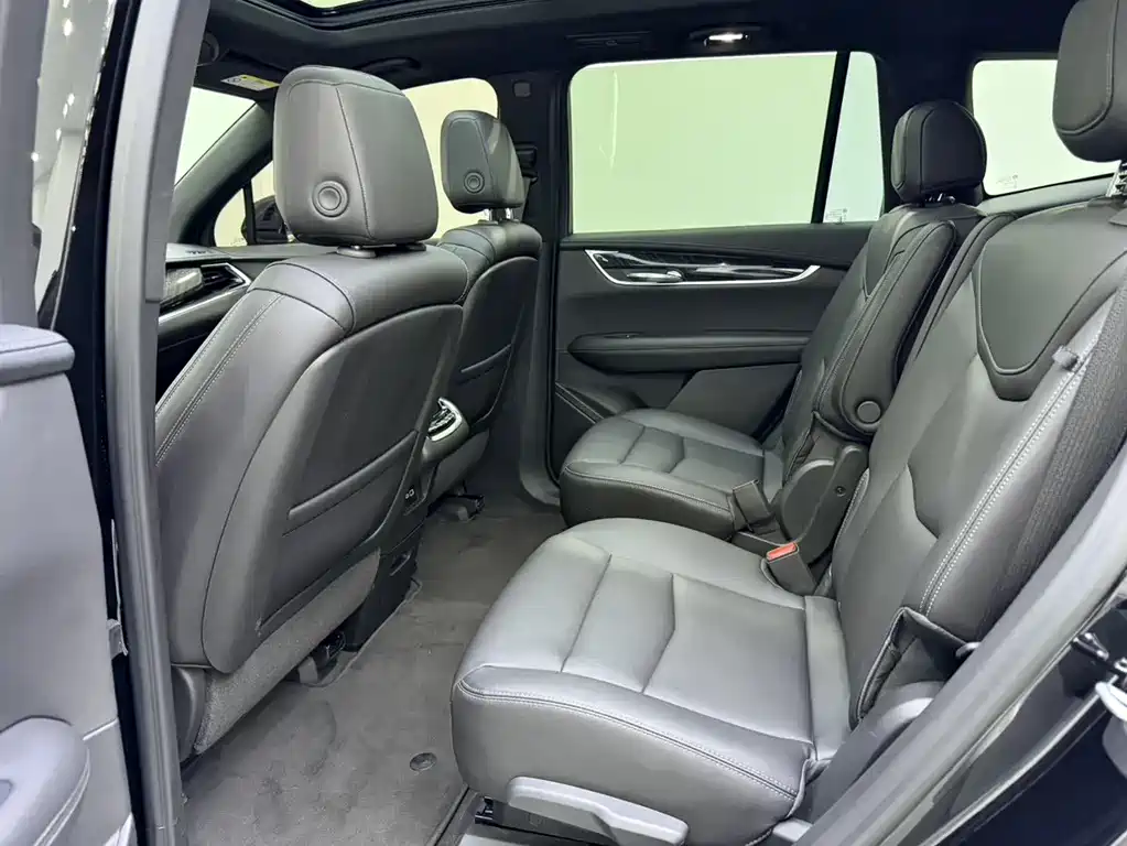 Cadillac XT6 2021 2.0T six-seat two-wheel drive luxury model купить на сайте DeffCars