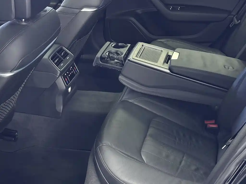 Audi A6L 2019 45 TFSI quattro exclusive and elegant model купить на сайте DeffCars