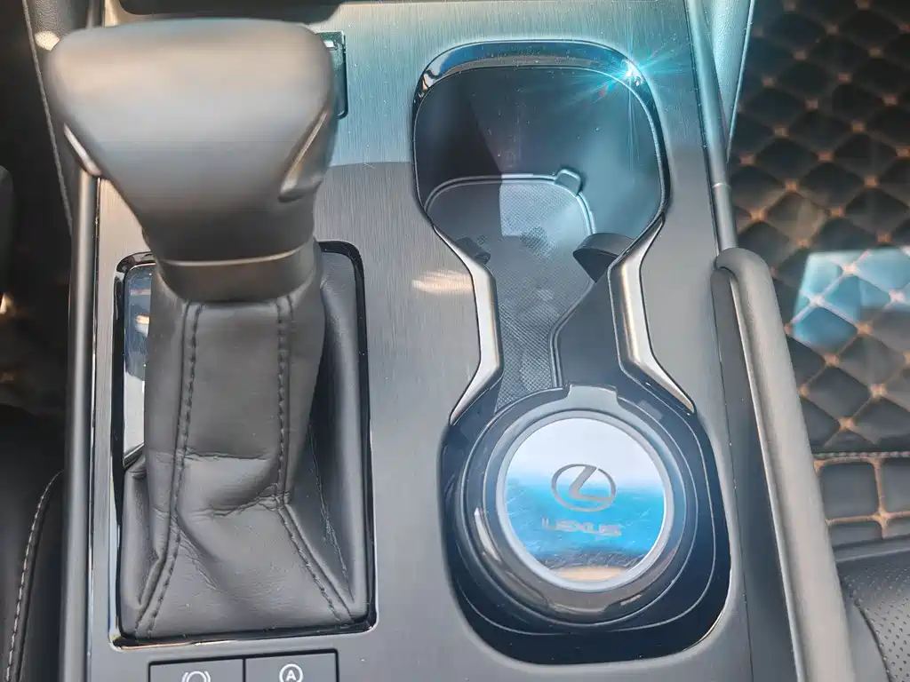 Lexus ES 2024 200 Premium Edition купить на сайте DeffCars