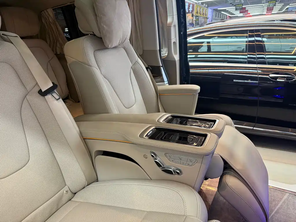 Mercedes-Benz V-Class 2022 V 260 L Long Wheelbase Luxury Edition купить на сайте DeffCars