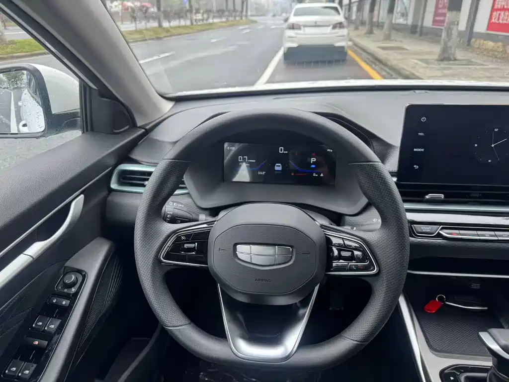 Emgrand 2025 4th Generation 1.5L CVT Dragon Edition купить на сайте DeffCars