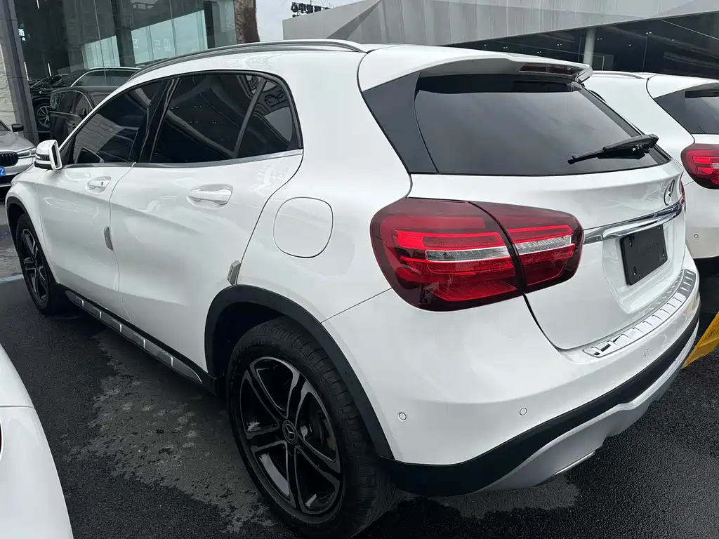 Mercedes-Benz GLA 2018 GLA 200 Fashion Model купить на сайте DeffCars