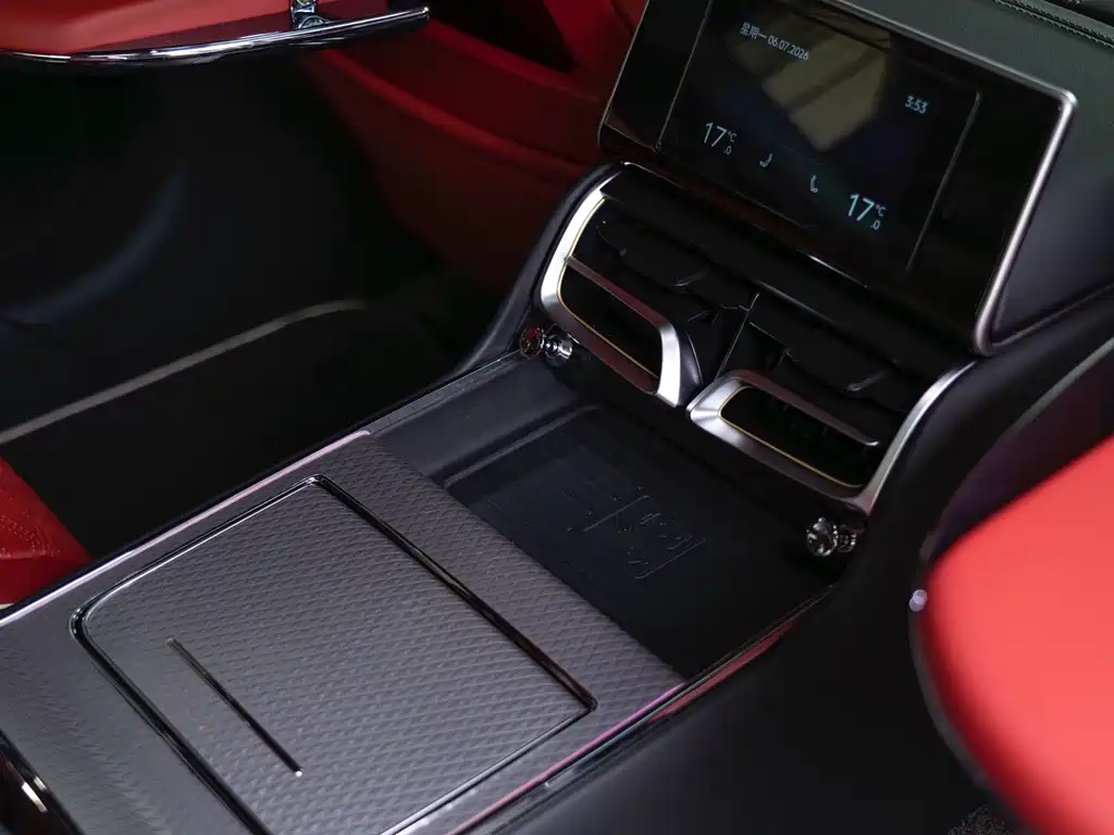 Flying Spur plug-in hybrid 2025 4.0T V8 Mulliner купить на сайте DeffCars
