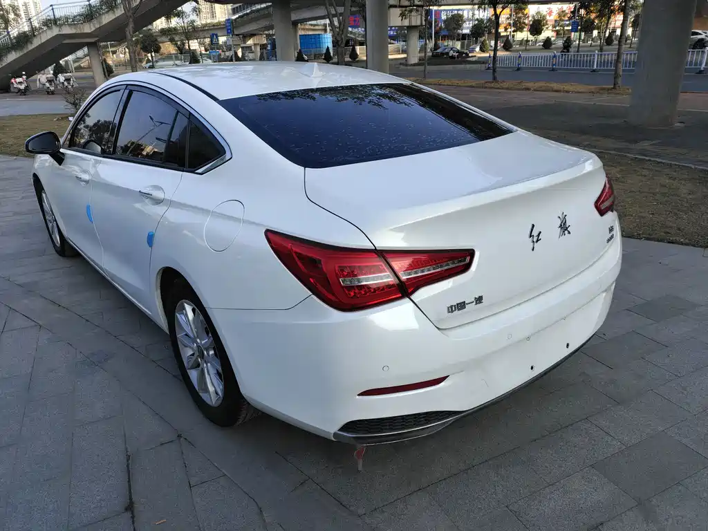 Hongqi H5 2019 30TD dynamic version купить на сайте DeffCars