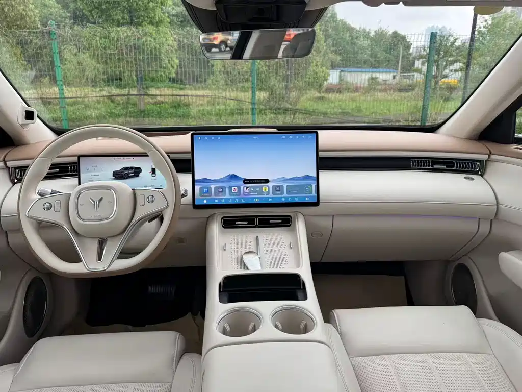 Lantu FREE 2025 FREE+ four-wheel drive Qiankun version купить на сайте DeffCars