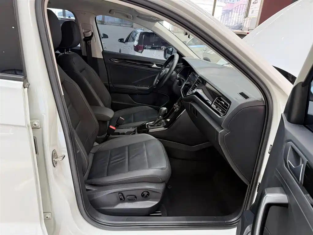 T-ROC 2022 model 280TSI DSG two-wheel drive comfort PLUS купить на сайте DeffCars