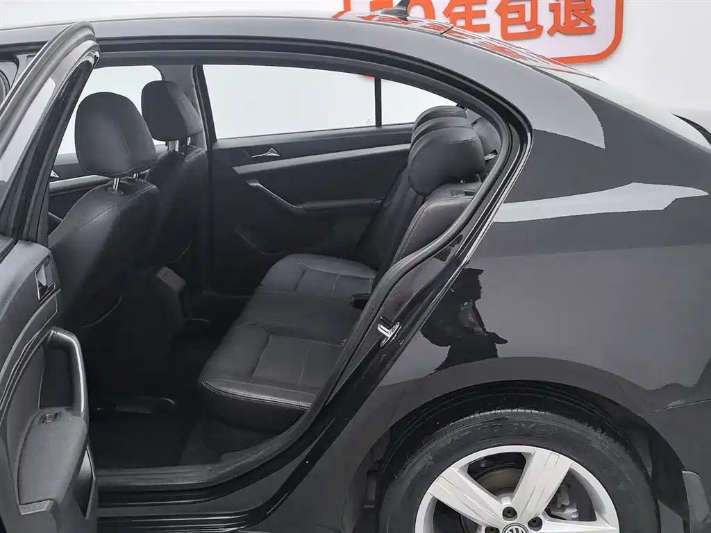 Lavida 2017 1.6L Manual Fashion Edition купить на сайте DeffCars