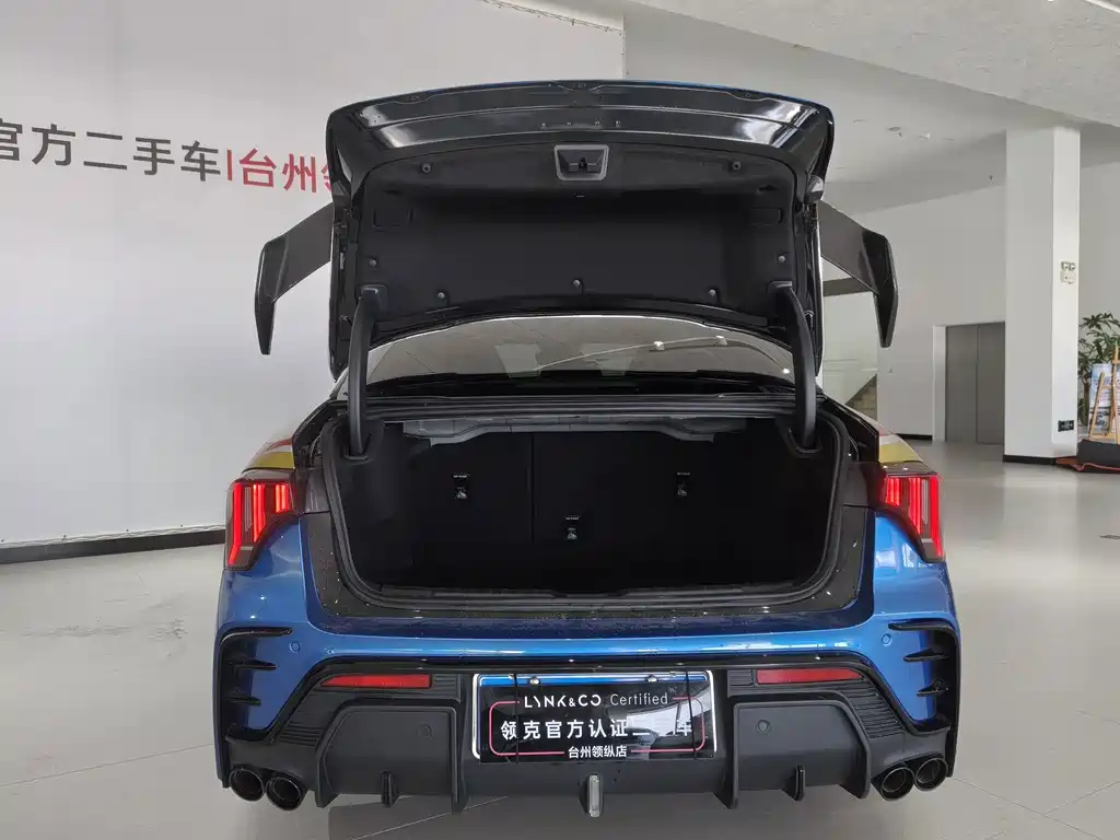 Lynk & Co 03 2023 03+ 2.0TD Automatic Performance Package купить на сайте DeffCars