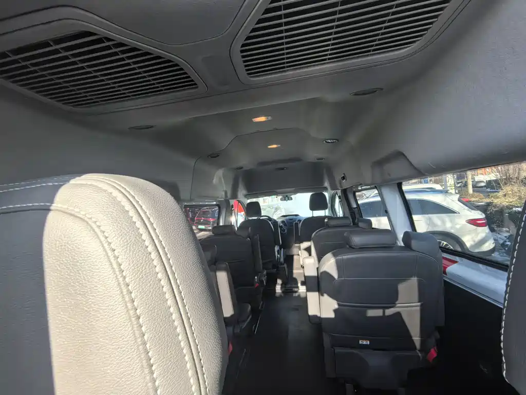 Transit 2023 2.0T Diesel Manual Business Travel Type Bottom Axle Center Top 7/8/9 Seats купить на сайте DeffCars