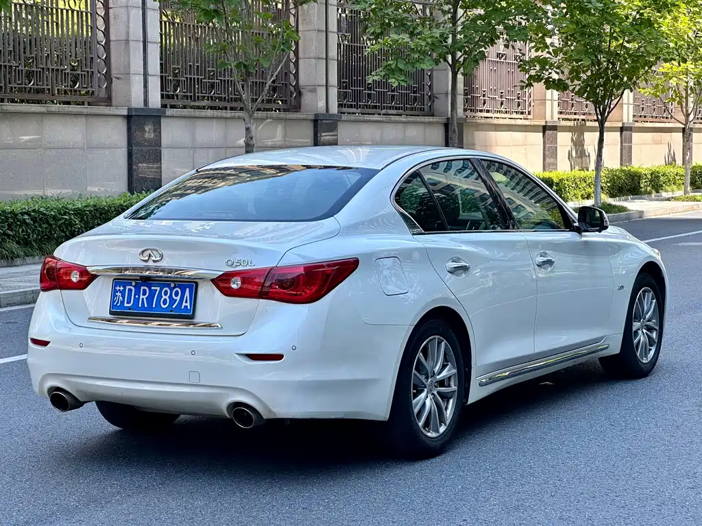 Infiniti Q50L 2015 2.0T Enjoy Edition купить на сайте DeffCars