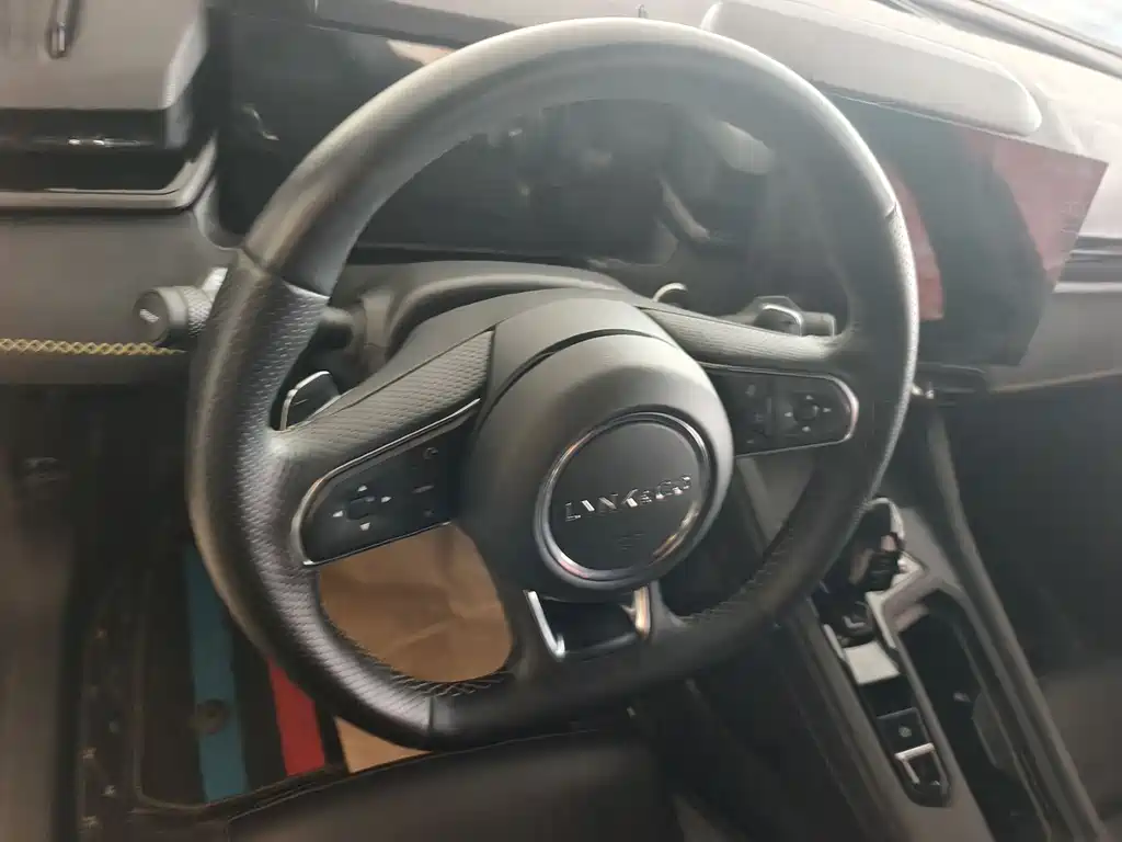 Lynk & Co 03 2025 1.5TD DCT Champion Edition Plus купить на сайте DeffCars