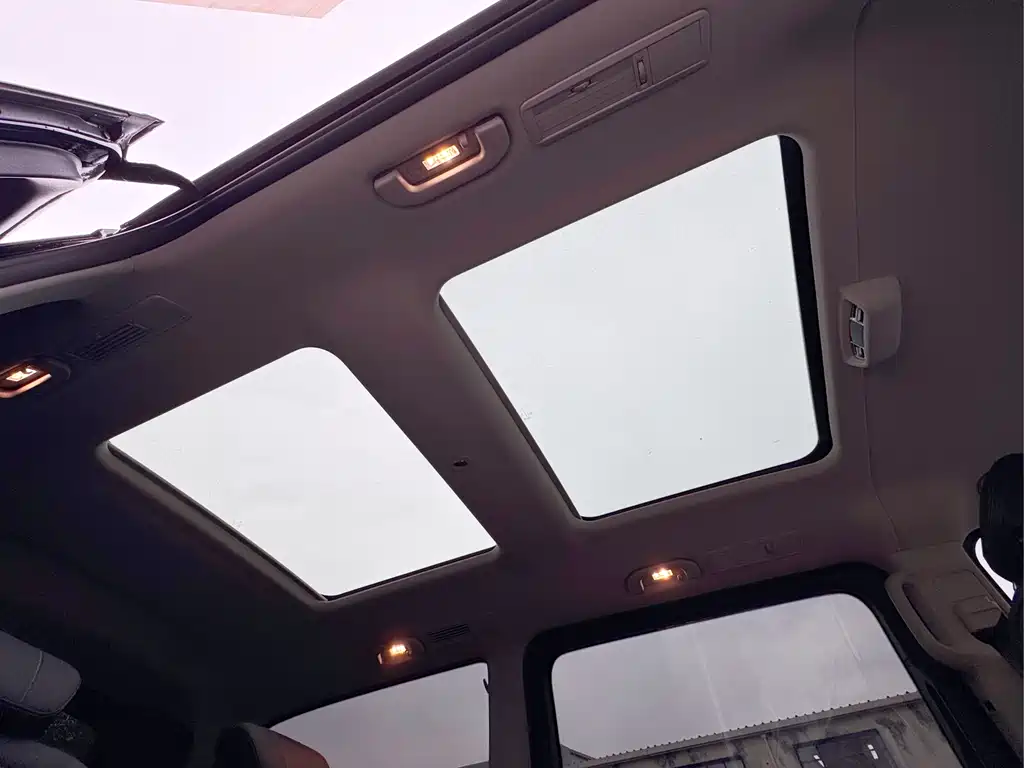 Mercedes-Benz V-Class 2024 V 300 L Long Wheelbase Luxury Edition купить на сайте DeffCars