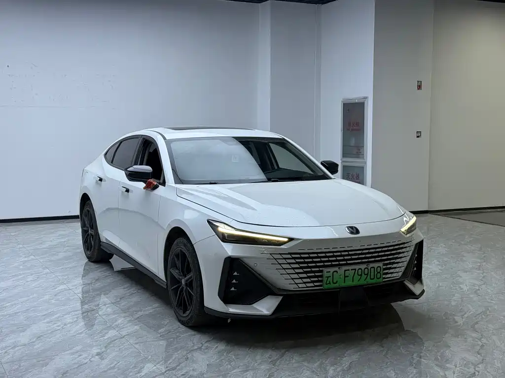 Changan UNI-V Smart iDD 2023 Smart iDD 1.5T 113km smart fun model купить на сайте DeffCars