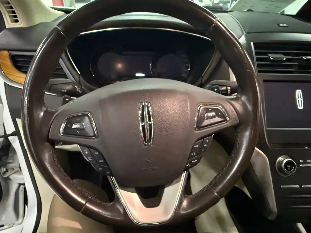 Lincoln MKC 2016 2.0T 2WD Exclusive Edition купить на сайте DeffCars