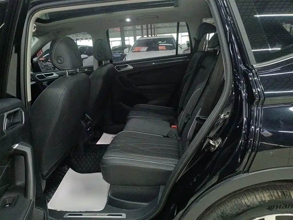 Tiguan L 2022 330TSI automatic two-wheel drive R-Line version купить на сайте DeffCars
