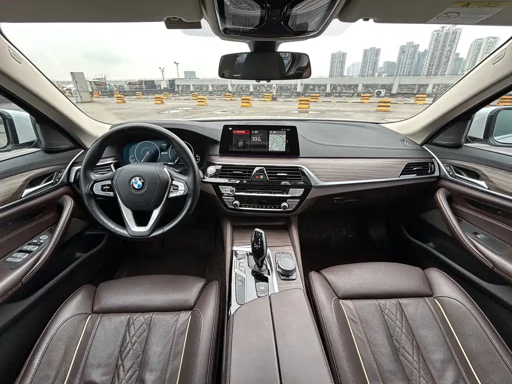 BMW 5 Series New Energy 2019 Facelift 530Le Pioneer Edition купить на сайте DeffCars