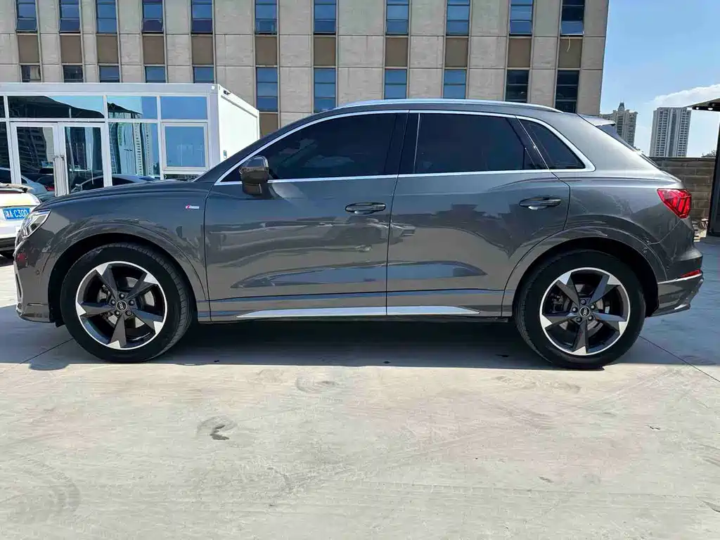 Audi Q3 2022 35 TFSI Fashionable and Dynamic купить на сайте DeffCars