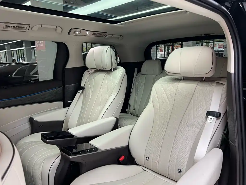 Denza D9 2024 DM-i 980 four-wheel drive premium model купить на сайте DeffCars