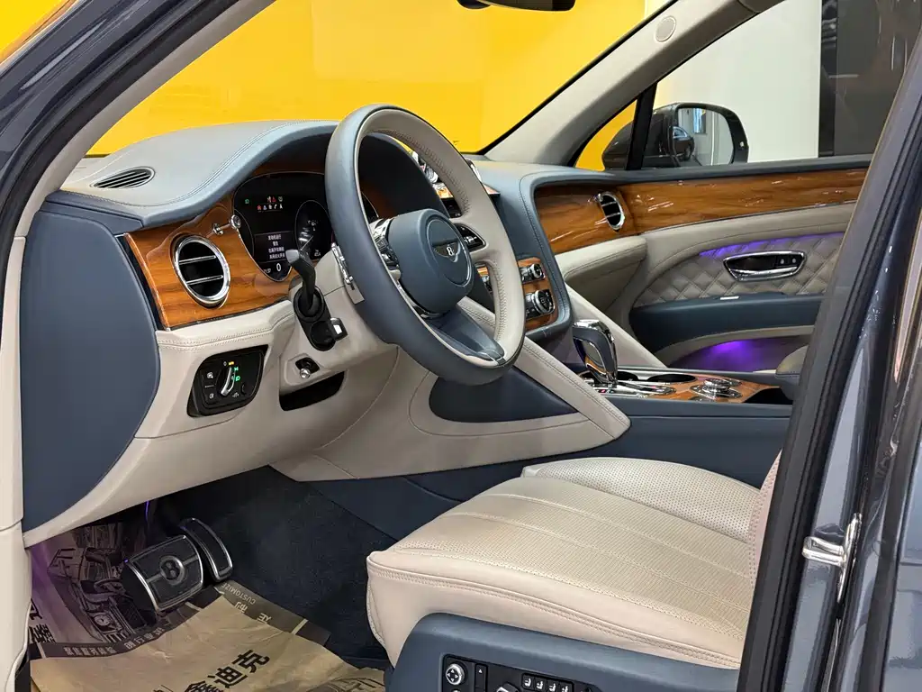 Bentayga 2021 4.0T V8 купить на сайте DeffCars