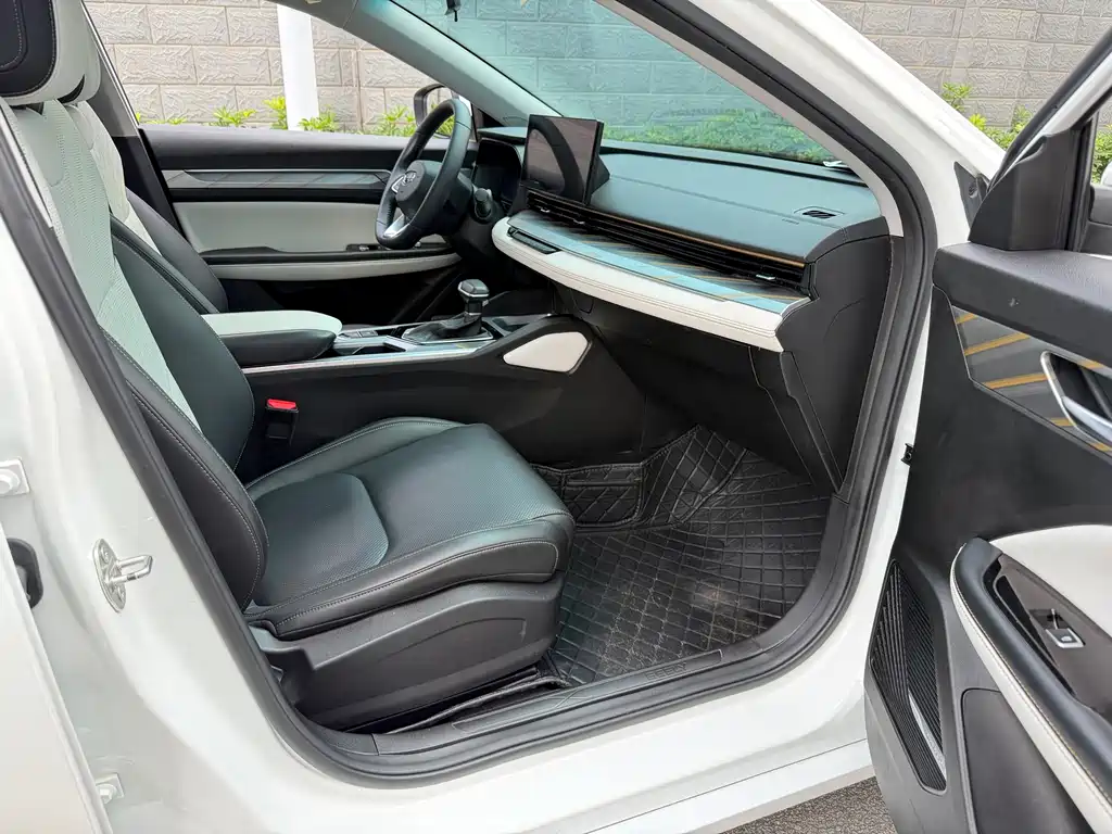 Emgrand L 2022 1.4T CVT premium model купить на сайте DeffCars