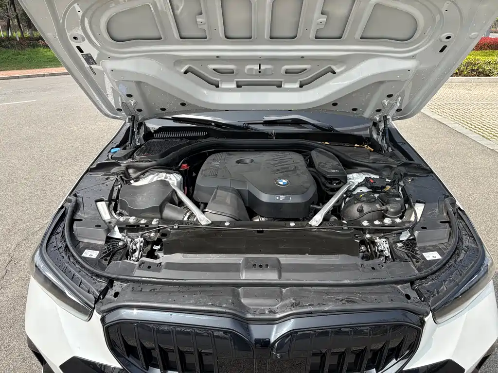BMW 5 Series 2025 530Li Leading M Sports Package купить на сайте DeffCars