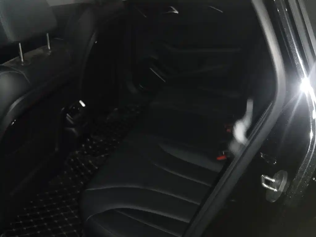 Hongqi H5 2022 Classic 1.8T Automatic Intelligent Connected Flag Rhyme Edition купить на сайте DeffCars