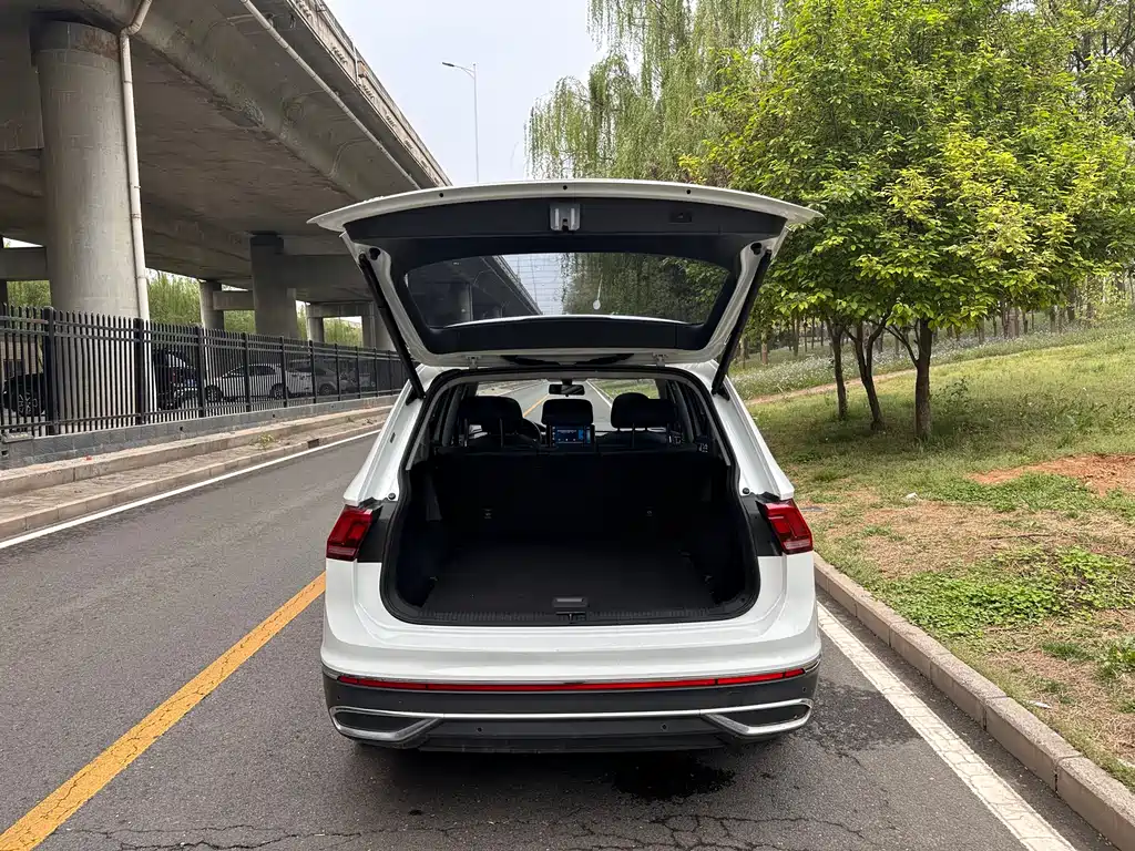 Tiguan L 2023 330TSI automatic two-wheel drive smart version купить на сайте DeffCars
