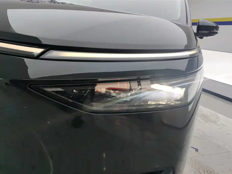 Xpeng X9 2025 pure electric 740 long battery life Max купить на сайте DeffCars