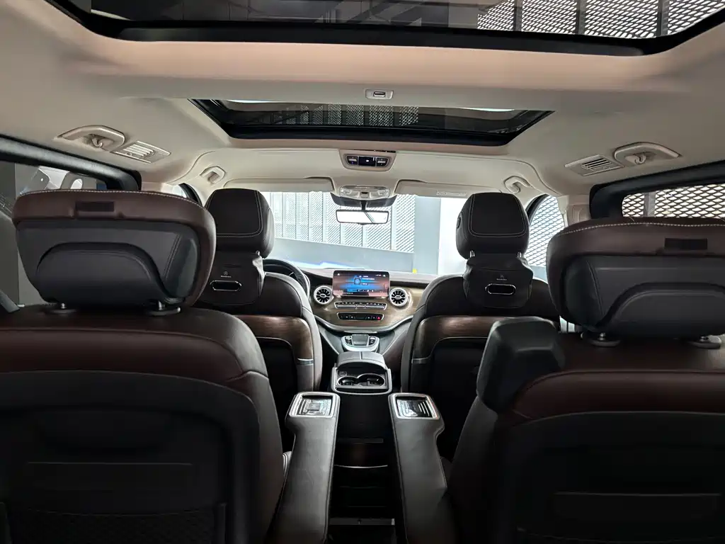 Mercedes-Benz V-Class 2022 V 260 L Long Wheelbase Premium Edition купить на сайте DeffCars