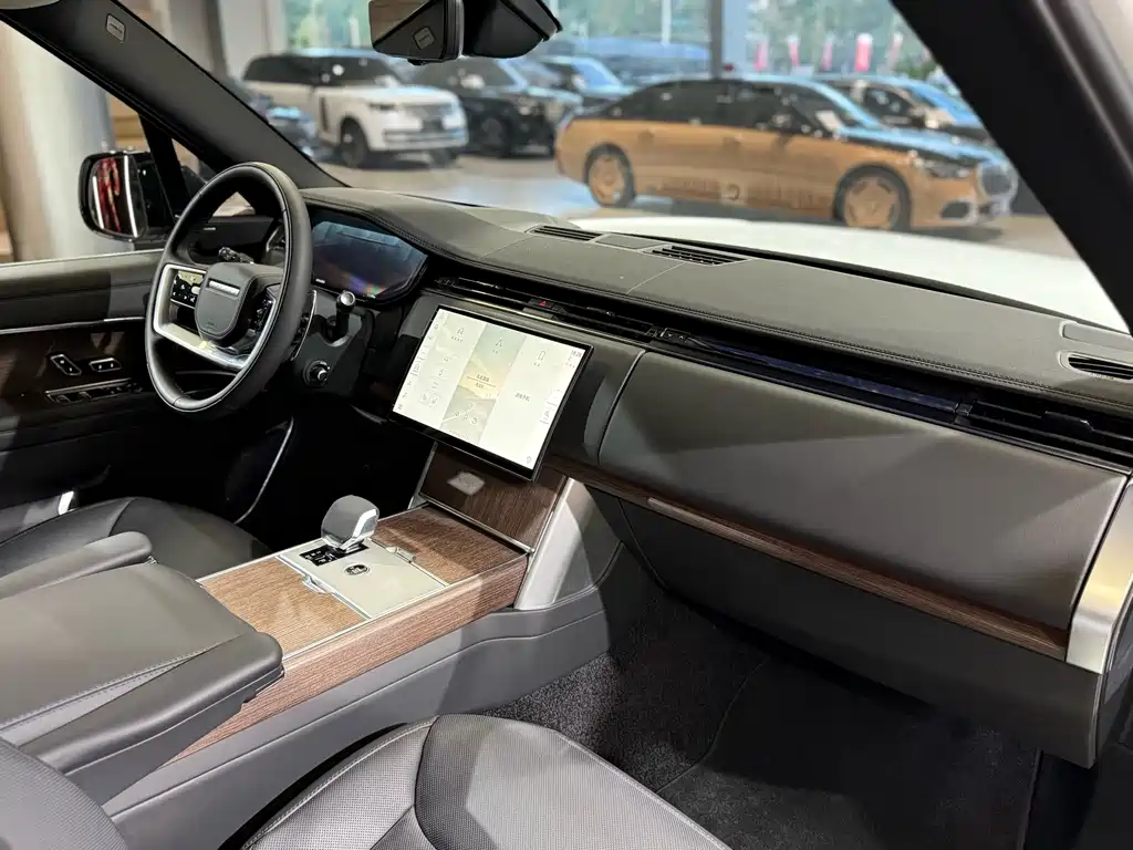 Range Rover 2024 3.0 L6 400PS Extended Edition купить на сайте DeffCars
