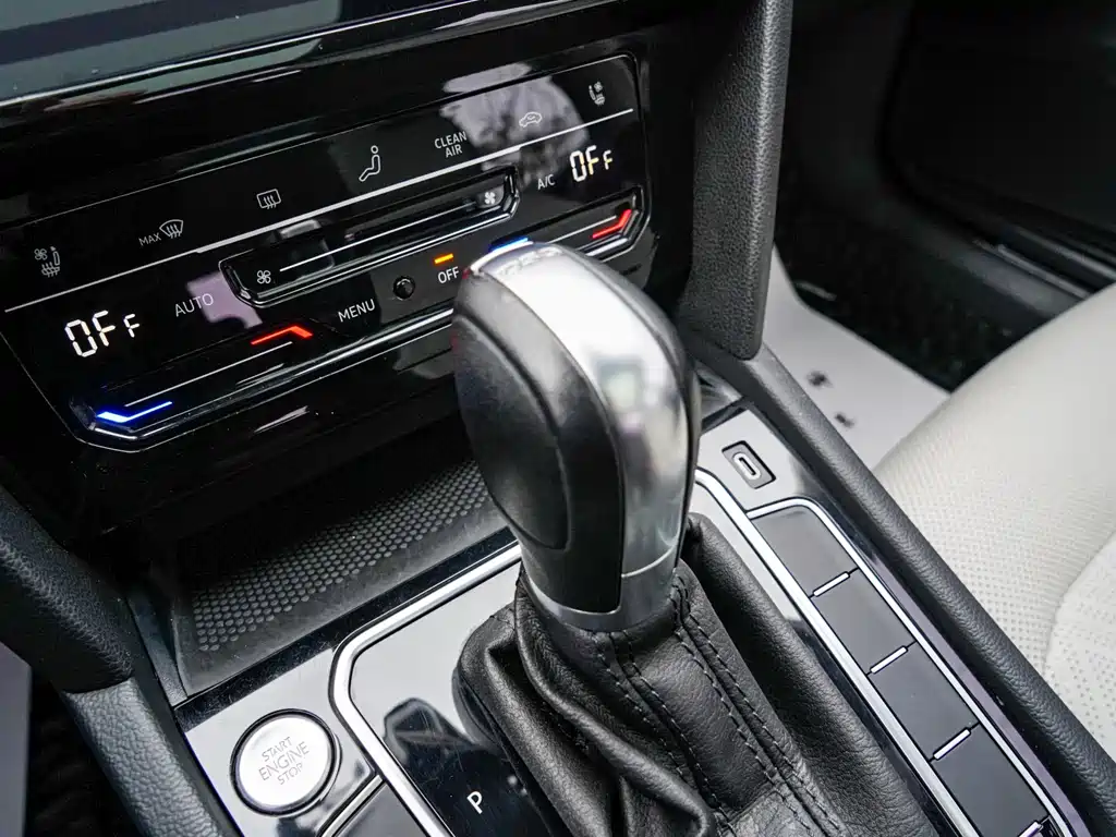 Magotan 2023 2 million commemorative edition 330TSI DSG luxury model купить на сайте DeffCars