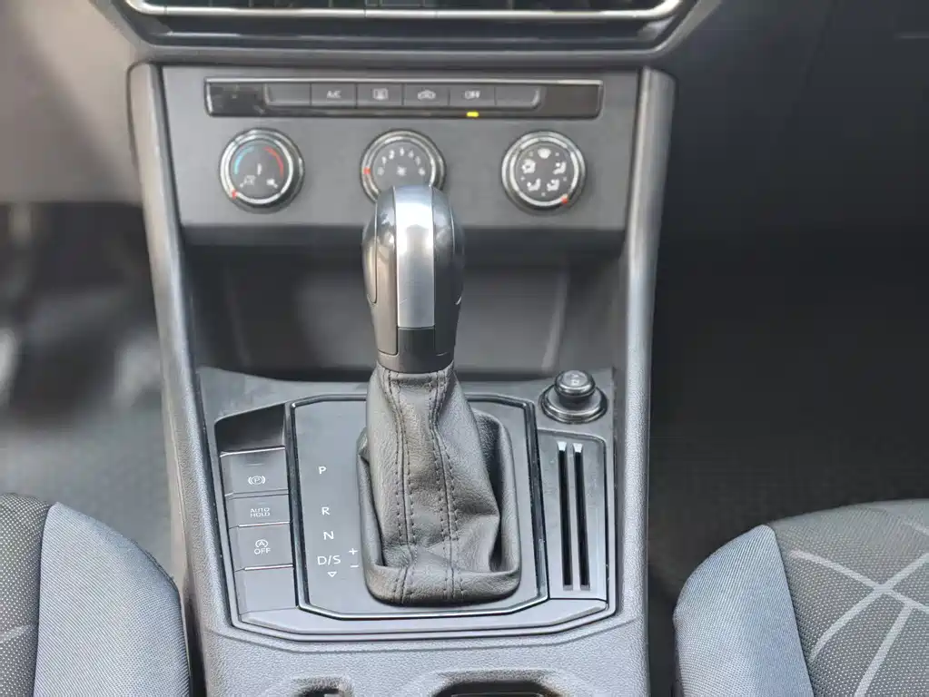 Lavida 2024 1.5L automatic Deyi version купить на сайте DeffCars