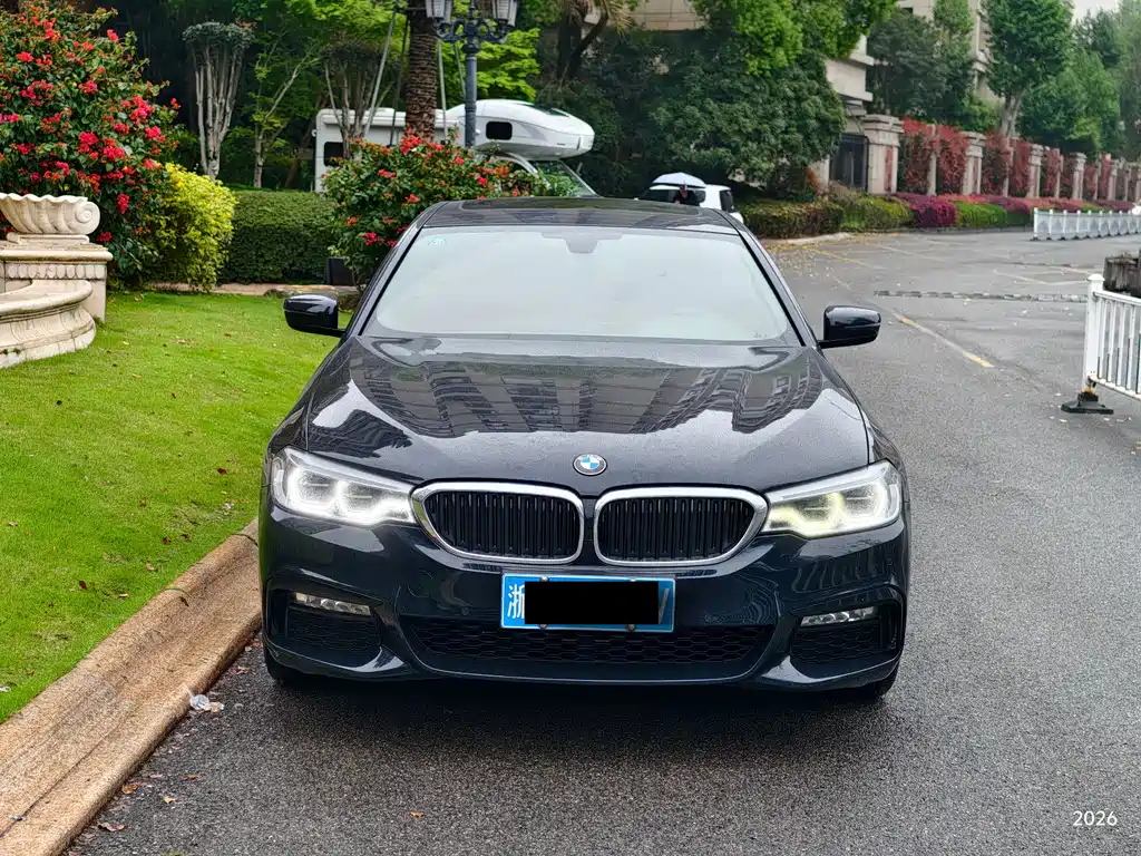 BMW 5 Series 2018 facelift 530Li leading M sports package купить на сайте DeffCars