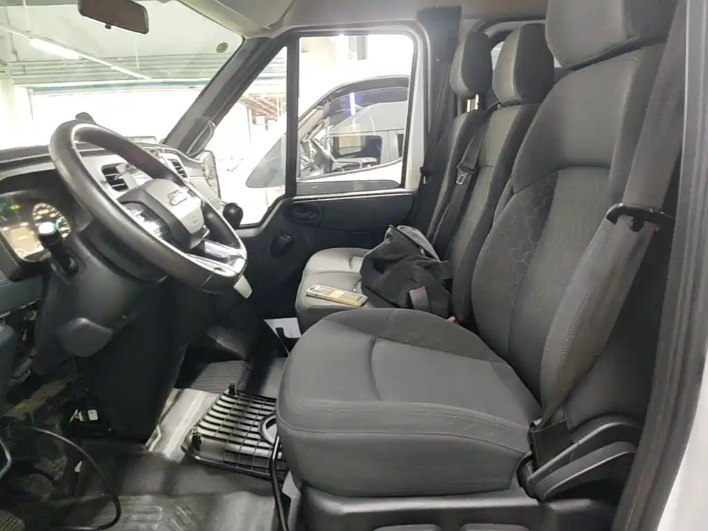 JMC Jiangling Fushun 2022 2.0T Manual Multipurpose Passenger Car Short Axle Medium High Top 6 Seater купить на сайте DeffCars