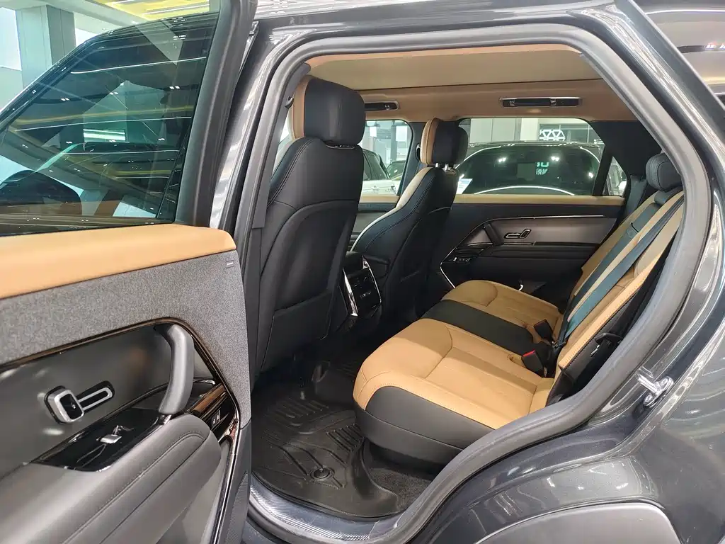 Range Rover Sport 2024 400PS Dynamic SE купить на сайте DeffCars