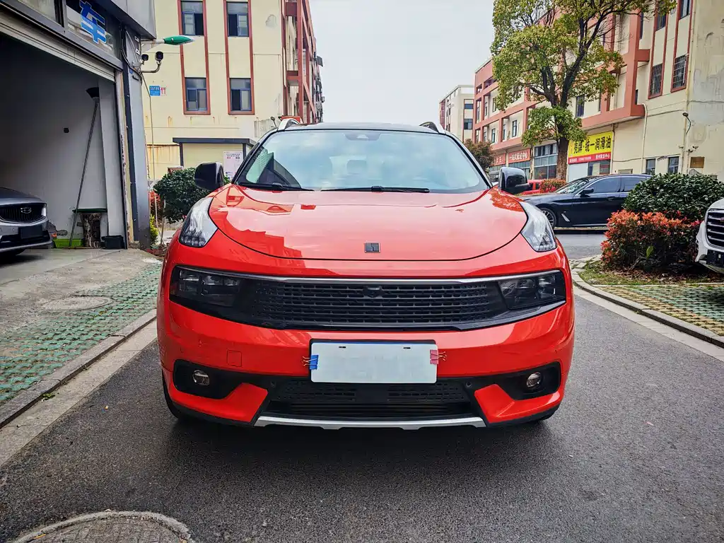 Lynk & Co 01 2017 2.0T 4WD Pro version купить на сайте DeffCars