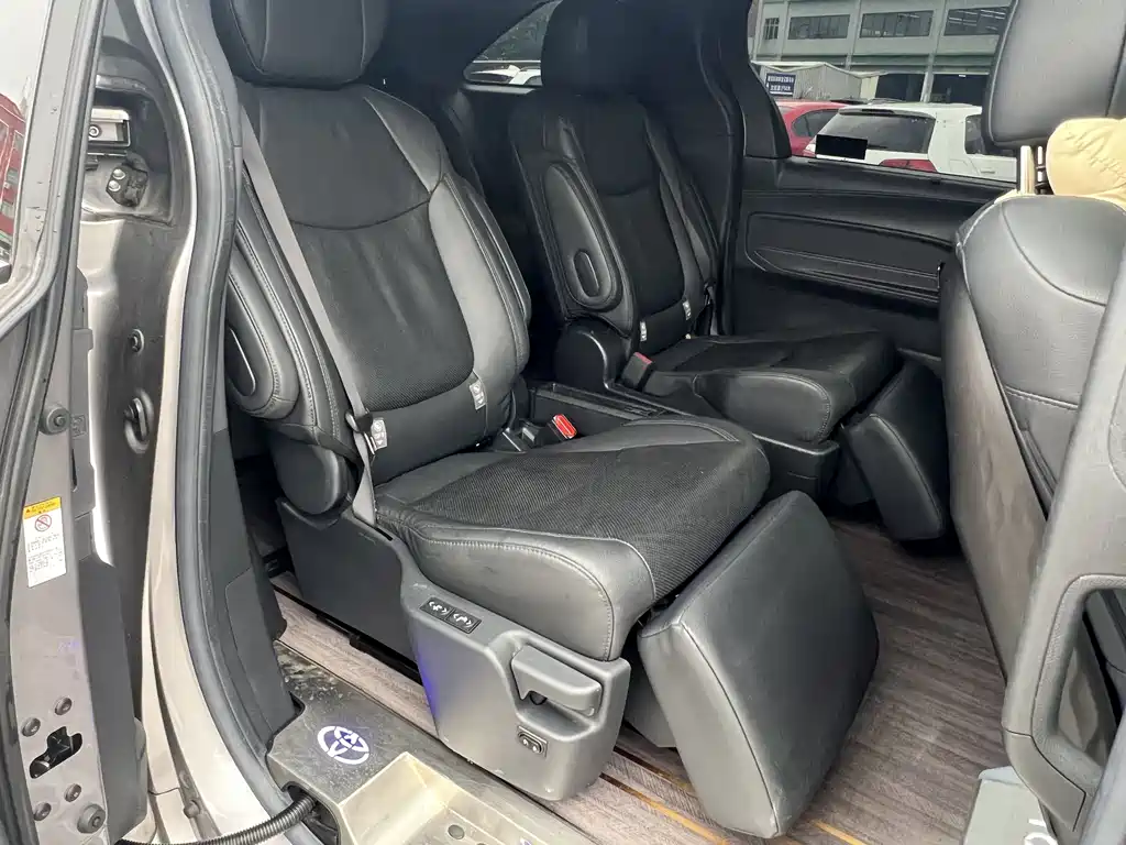SIENNA 2021 2.5L Hybrid Premium Edition купить на сайте DeffCars
