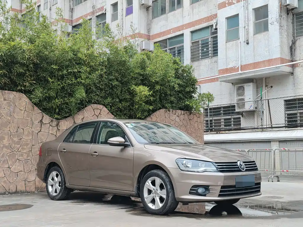 Bora 2013 1.4T automatic comfort model купить на сайте DeffCars