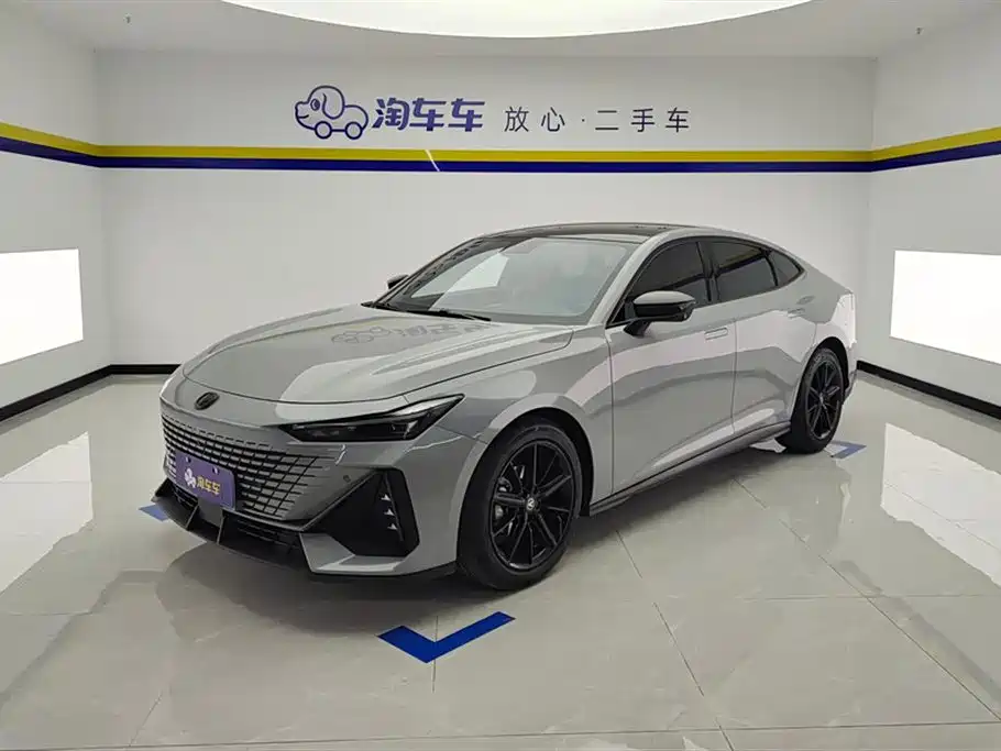 Changan UNI-V 2022 1.5T premium model купить на сайте DeffCars