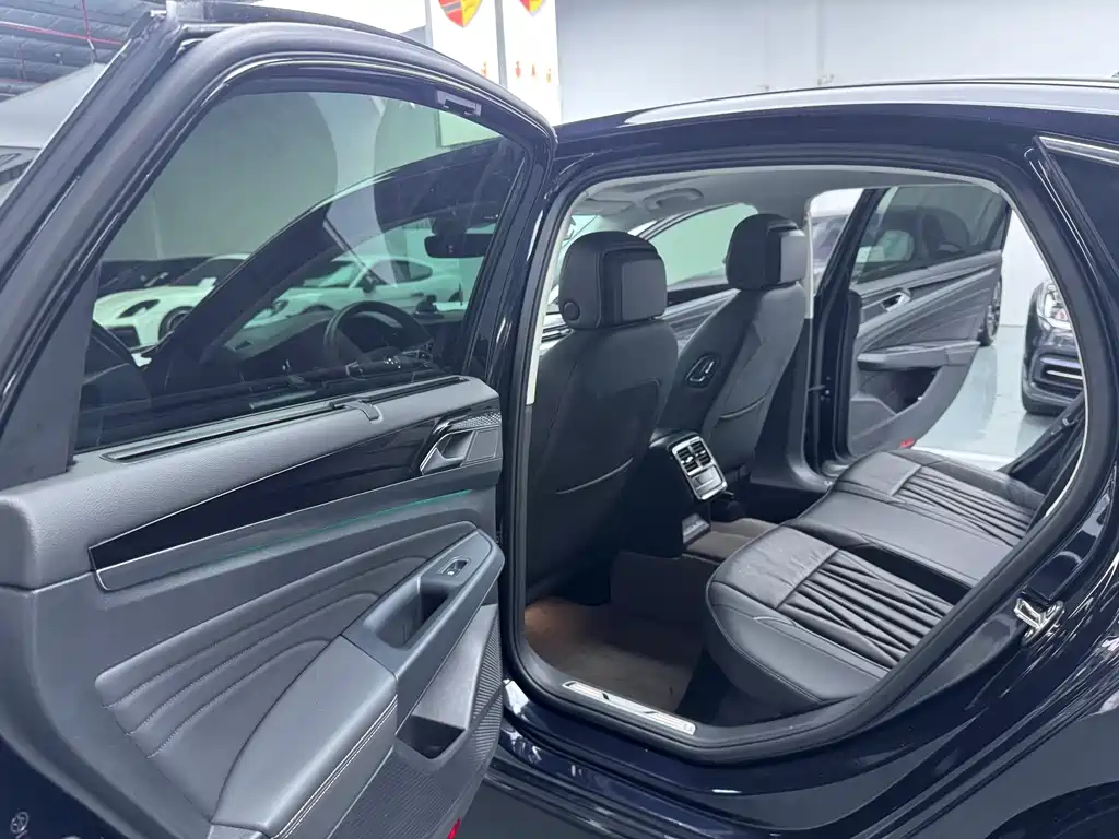 Passat 2023 380TSI Deluxe Edition купить на сайте DeffCars