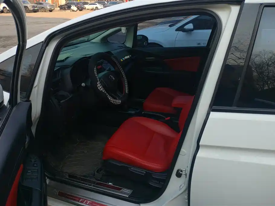 Fit 2016 1.5L LX CVT comfort model купить на сайте DeffCars